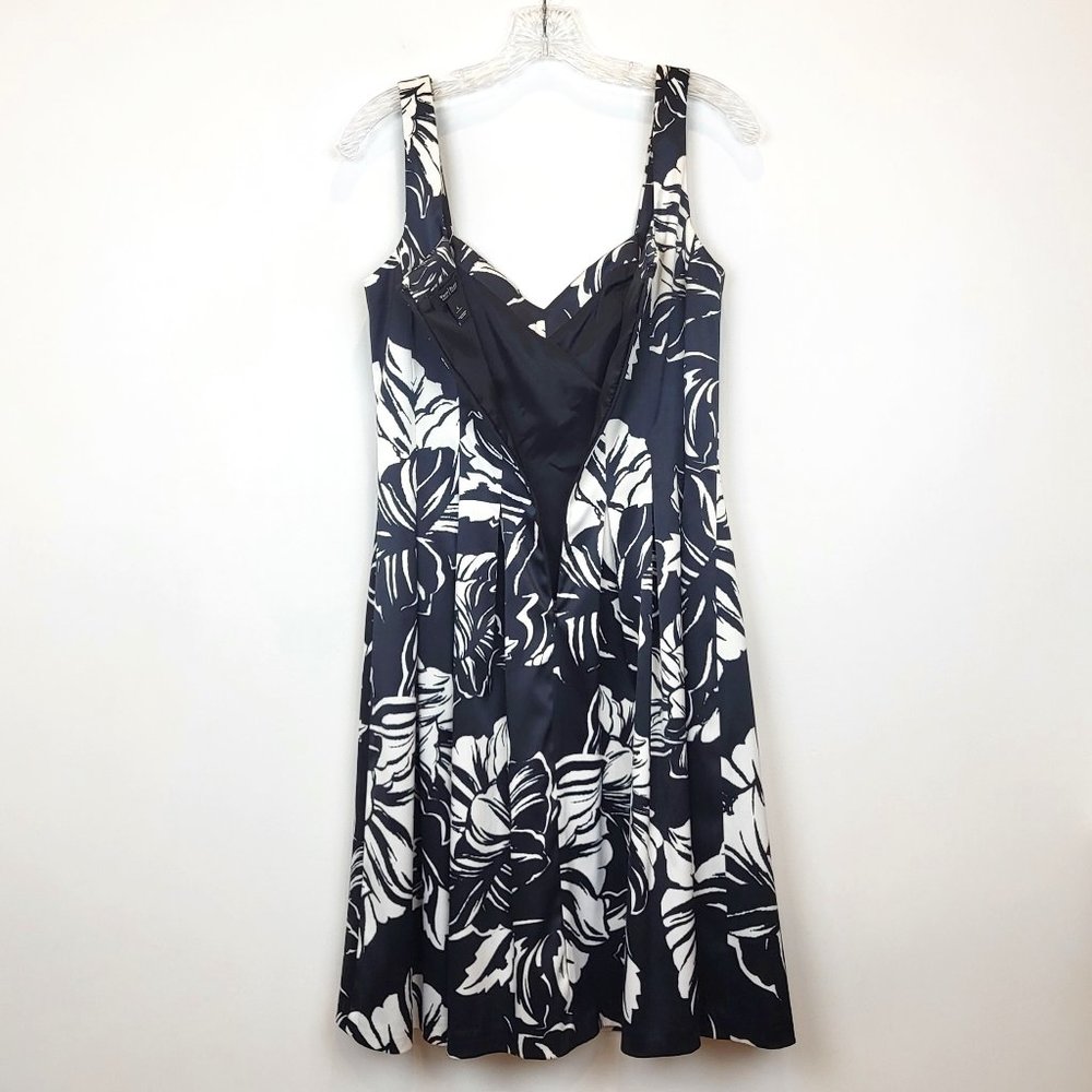 White House Black Market Black Floral Fit and Flare Sleeveless Dress, Size 6 EUC - Picture 8 of 12
